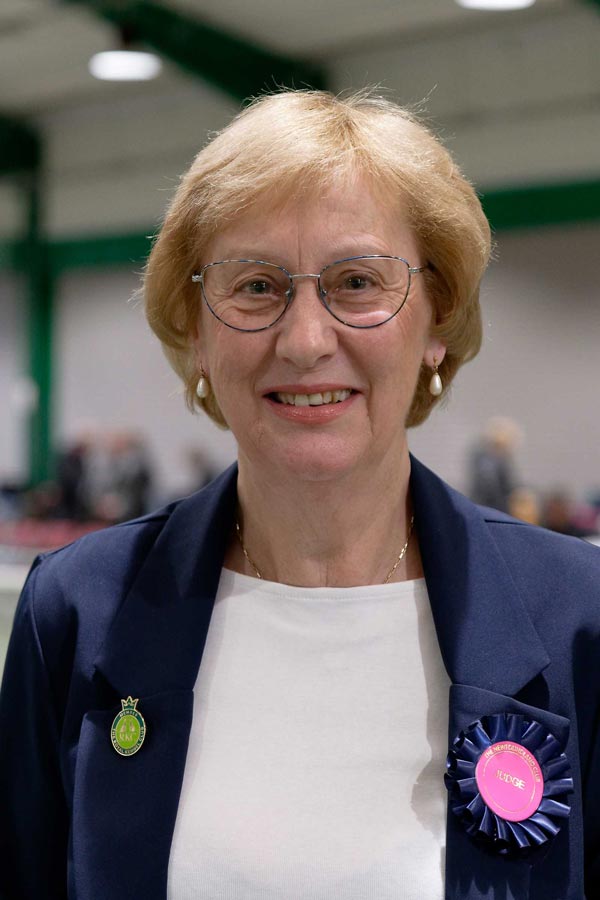 Photograph of the show judge, Mrs. Sue Benyon (Kaijasholme)