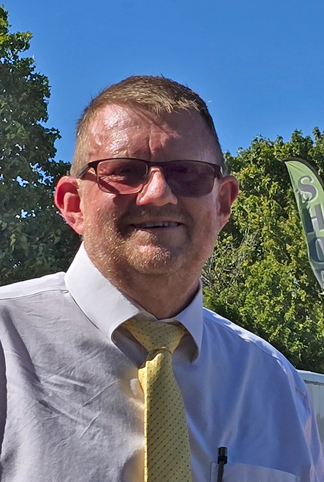 Photograph of the show judge, Mr. Ray McDonald (Roanjora)